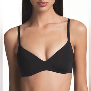 SKIMS Onyx Wireless Form Bra
